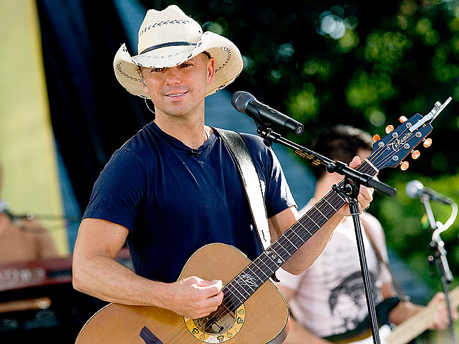 STRUMMING ALONG photo | Kenny Chesney