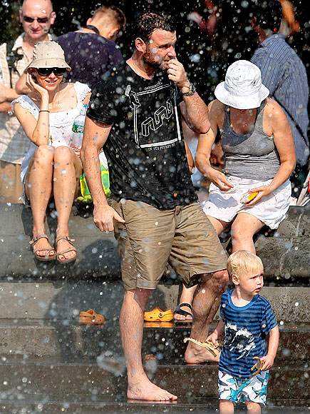 SUMMER SPLASH photo | Liev Schreiber, Naomi Watts