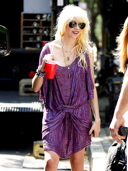 VIOLET FEMME photo | Taylor Momsen