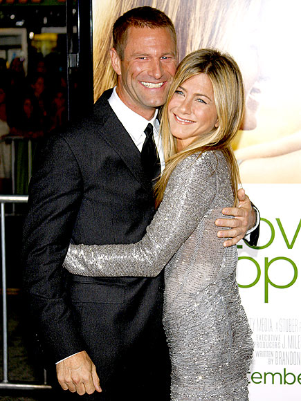 HUG IT OUT photo | Aaron Eckhart, Jennifer Aniston