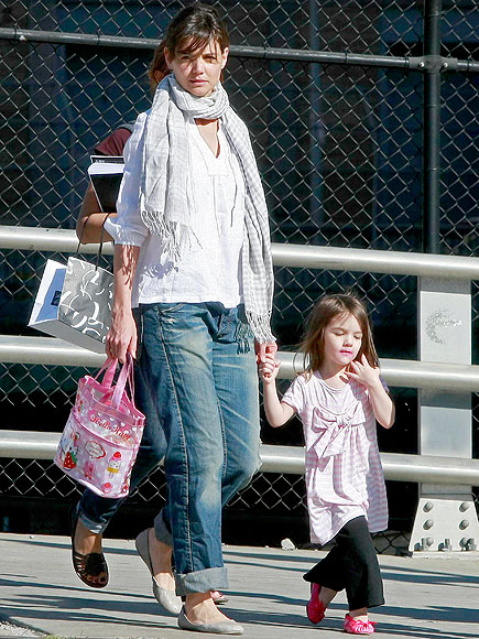 PRETTY IN PINK photo | Katie Holmes
