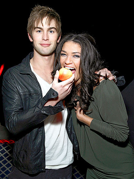 TEMPTING FRUIT photo | Chace Crawford, Jessica Szohr
