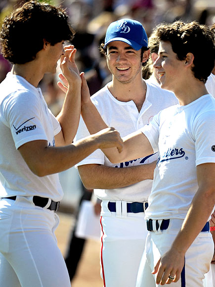 GET KICKIN' photo | Joe Jonas, Jonas Brothers, Kevin Jonas, Nick Jonas
