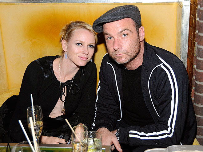 FAMILY SUPPORT photo | Liev Schreiber, Naomi Watts