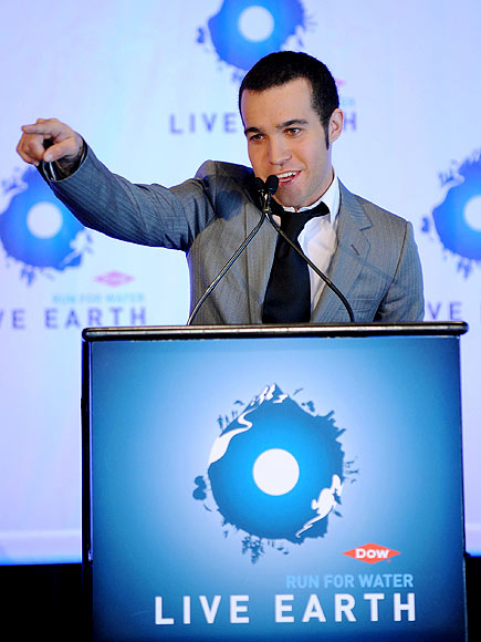 WATER FIGHT
 photo | Pete Wentz