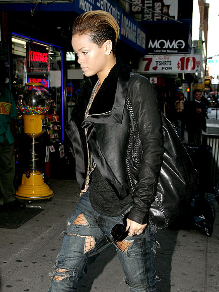 HITTING RESTART photo | Rihanna