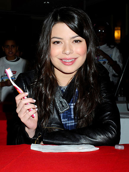 BRIGHTEN UP photo | Miranda Cosgrove