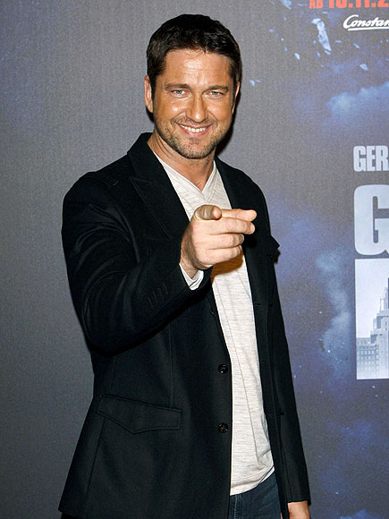 POINTING FINGERS photo | Gerard Butler