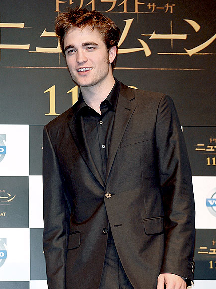 VAMP IN BLACK photo | Robert Pattinson