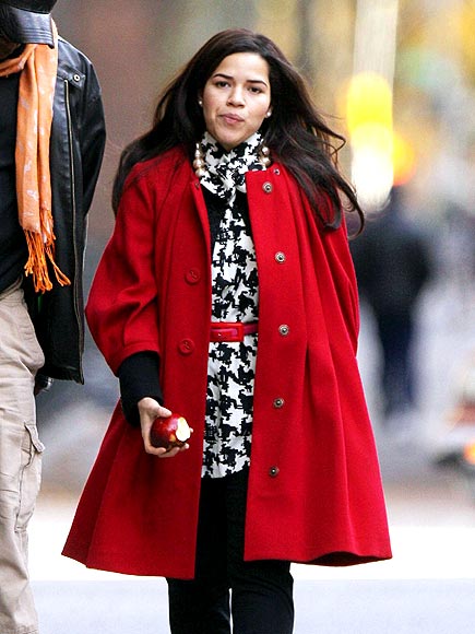 BIG APPLE ALERT photo | America Ferrera