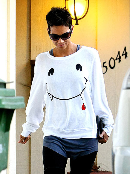 SHIRT TALE photo | Halle Berry