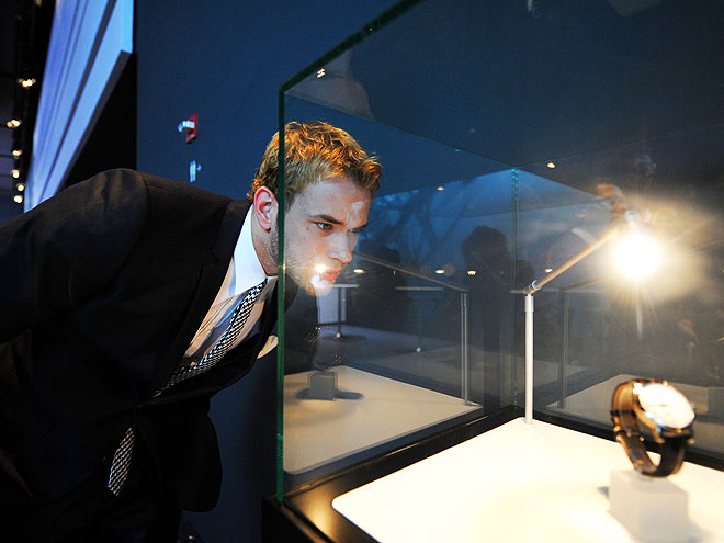 ART APPRECIATOR  photo | Kellan Lutz