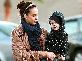 Star Tracks: Star Tracks: Wednesday, December 9, 2009 | Honor Warren, Jessica Alba
