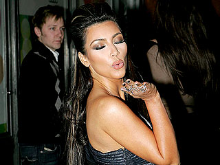 Star Tracks: Star Tracks: Monday, December 7, 2009 | Kim Kardashian