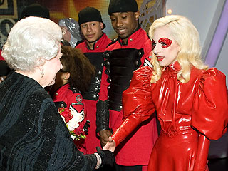 Star Tracks: Star Tracks: Tuesday, December 8, 2009 | Lady Gaga