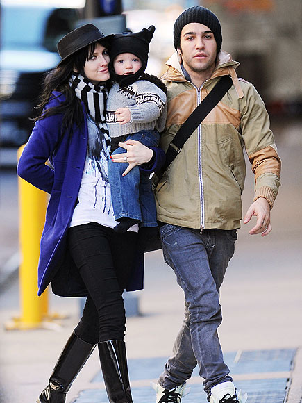 HOLDING PATTERN photo | Ashlee Simpson, Pete Wentz
