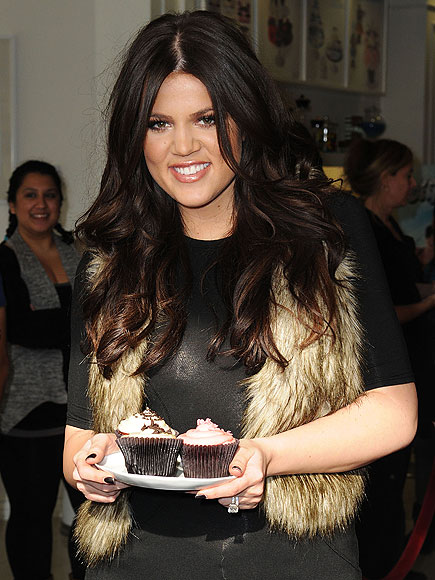 HAVING HER CAKE photo | Khloe Kardashian