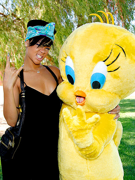 TWEETY ROCKS OUT photo | Rihanna