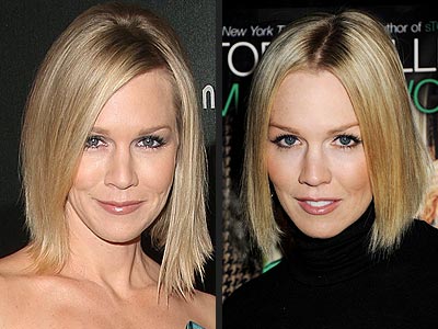 Jennie Garth wearing her hair in a blonde short elegant hairstyle while