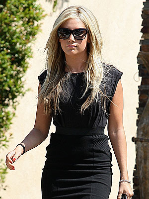 ashley tisdale brown hair pictures. Ashley Tisdale Goes Back to