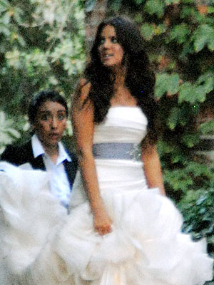 FIRST LOOK Khloe Kardashian 39s Wedding Dress Meet the Famous