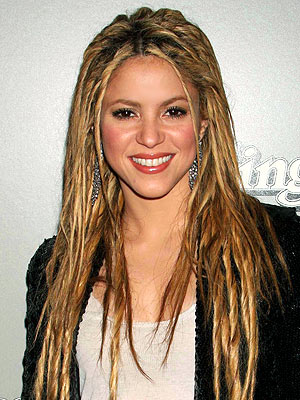 Is Shakira heeding the call of the SheWolf with her new fauxdreadlocks