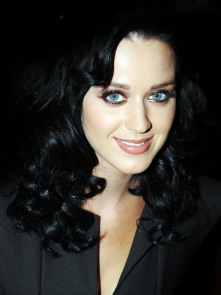GOLD SHADOW AND CORAL LIPS photo | Katy Perry