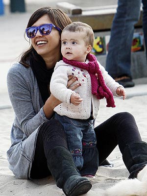 PURPLE SHADES  photo | Jessica Alba