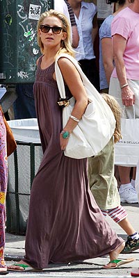 SLOUCHY HOBOS photo | Kate Hudson