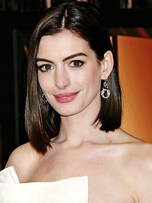 anne hathaway shower