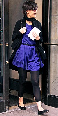 Katie Holmes in leggings 1.2.09