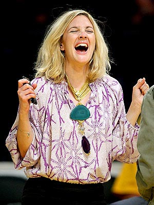 DREW BARRYMORE'S NECKLACE photo | Drew Barrymore