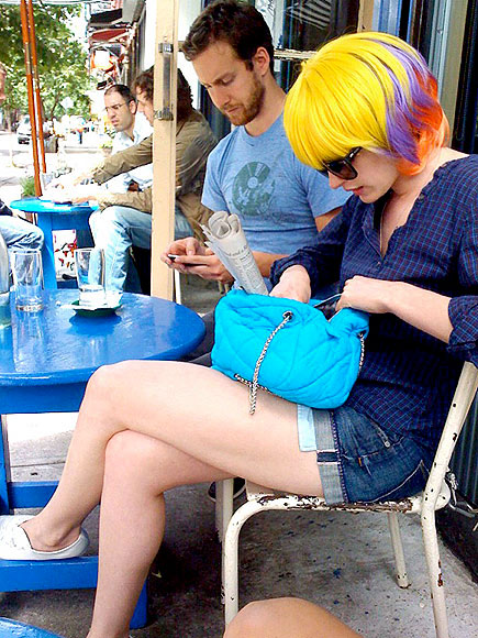 ANNE HATHAWAY'S BAG  photo | Anne Hathaway