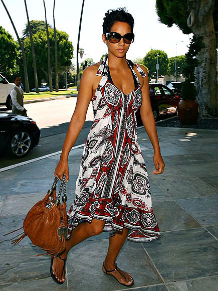 pictures of halle berry dresses. Halle Berry Dresses 2010