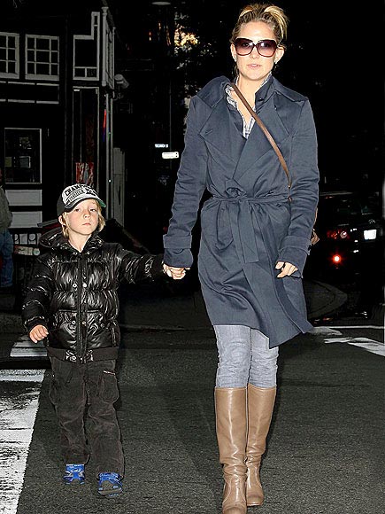 KATE HUDSON'S TRENCH photo | Kate Hudson