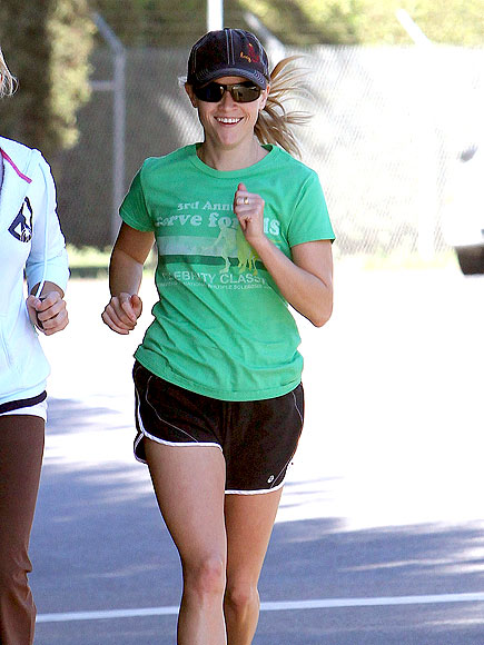REESE WITHERSPOON'S T-SHIRT photo | Reese Witherspoon