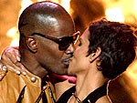 Halle Berry Kisses Another Man | Halle Berry, Jamie Foxx