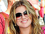 Kelly Clarkson Meets & Greets Fans | Kelly Clarkson