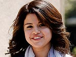 Selena Gomez Avoids a Wardrobe Malfunction | Selena Gomez