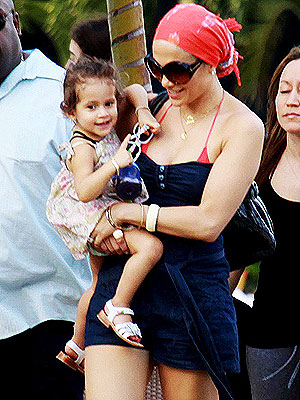 jennifer lopez kids now. Jennifer Lopez and Kids Kick