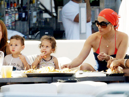 jennifer lopez kids names. Jennifer Lopez and Kids Kick