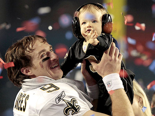 Baylen Brees Catches Confetti! – Moms & Babies – Celebrity Babies and