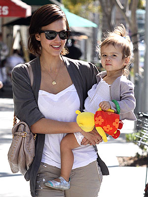 Jessica Alba Daughter 2010. Spotted: Jessica Alba and Her