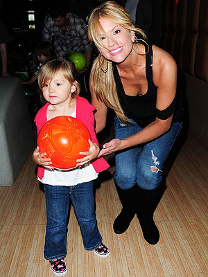 Celeb Families Team Up to Go Bowling for Buddies – Moms & Babies