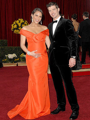 Robin Thicke: Wife Is the ‘Hottest Baby Mama Around’