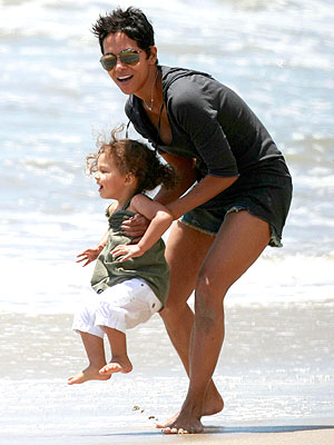 halle berry baby beach. Halle Berry and her each babe