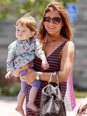Spotted: Alyson Hannigan and Satyana's Sunny Stroll – Moms & Babies – Moms 