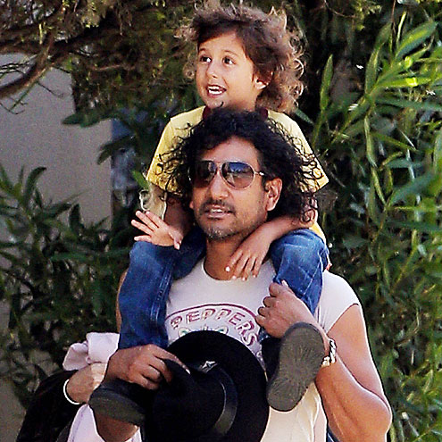 NAVEEN ANDREWS photo | Naveen Andrews