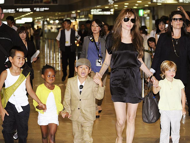 LIL' HELPER photo | Angelina Jolie, Maddox, Pax Thien Jolie-Pitt, Shiloh Jolie-Pitt, Zahara Jolie-Pitt