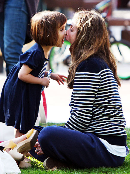 AMANDA & FRANCES photo | Amanda Peet